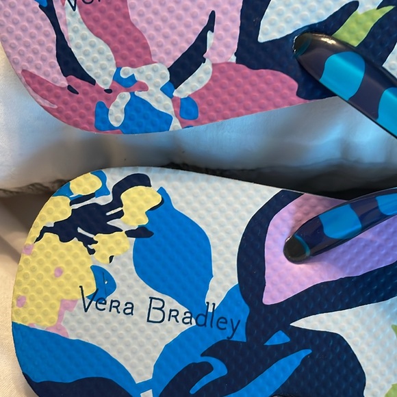 Vera Bradley - size medium 7-8 - flip flops . NWOT - Picture 2 of 12